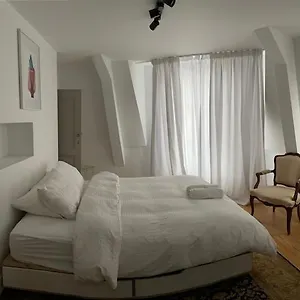 Duplex Dernier Etage Avec Terasse A Deux Pas De La Grand Place , Brussel België